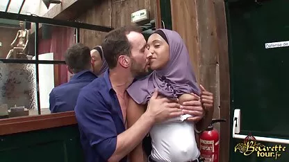 Configurar a câmera e fodido morena videos pornos caseiros gratis com boa bunda posando Cowgirl