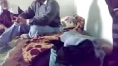Fodendo no video seco caseiro banheiro público