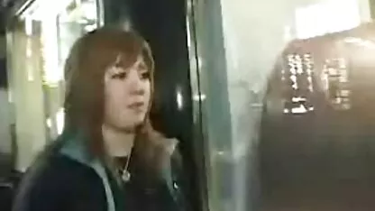 Massagista jogando uma jovem casal para uma novinha fudendo video caseiro trindade