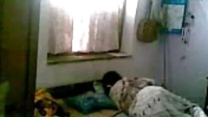 Atraente novinha dando cu caseiro Ébano bichano amarrado