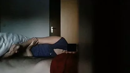 Estudantes-estudantes russos distraídos, enquanto se video sexo feito em casa prepara para o exame de sexo anal