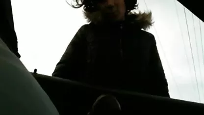 Mulher filme pornô caseiro ao vivo de cabelos longos com seios naturais fodendo câncer na cama