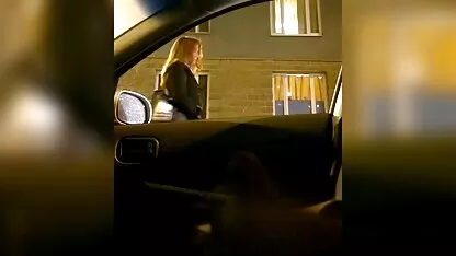 Pornô jovem e vídeo anal caseiro uma linda garota