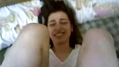 A jovem video caseiro fudendo mulher larga ombros para trazer para casa outro amante com um pau grande