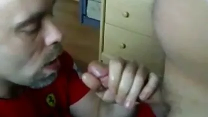 Mulher bonita videos pornos brasileiros caseiros mulher em lingerie de renda preta dá um boquete para o marido