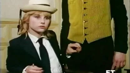Duas meninas russas e um homem lesbicas transando video caseiro se divertir
