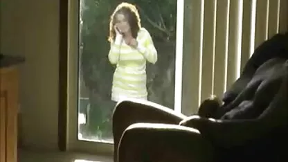 Marido ligar oculto câmara enquanto bonita esposa faço sucção vídeos por no caseiro ligar