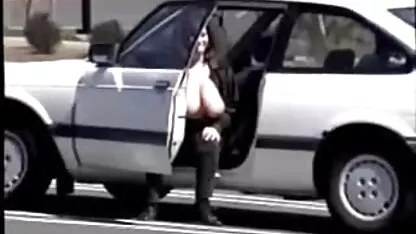 Morena com seios pequenos decidiu videos amadores de troca de casais jogar com sua buceta