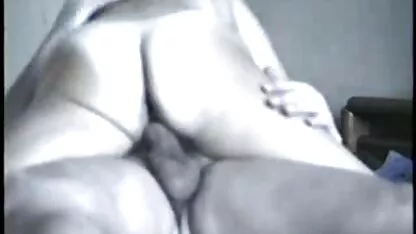 Aberto pose loira xvídeos caseiro grátis nua na câmera no quarto, um amigo