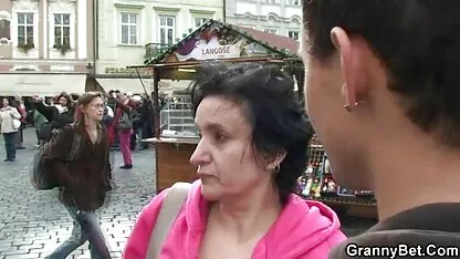 Eles chamaram um vizinho da Virgem e juntos privaram vídeo pornô caseiro mulher casada os inocentes