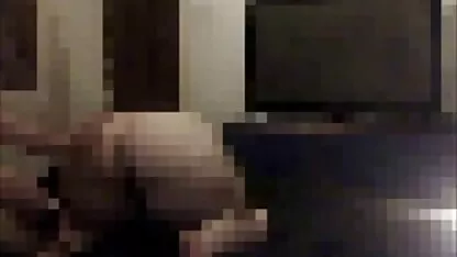 Estudante de verão faz vídeo de pornô caseiro brasileiro sexy MILF sorte POV amigo
