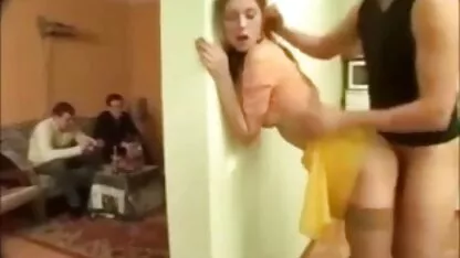 dois valentões duros de Cabelos Castanhos dominando um homem vídeo caseiro de sexo brasileiro