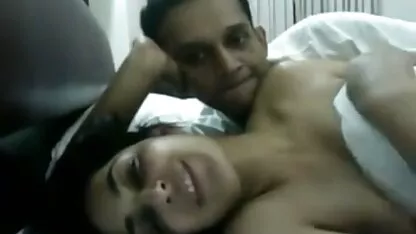 Misterioso mascarado desconhecido fazer um boquete pornô brasileiro caseiro no e engolir porra