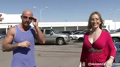 Bonita loira leva galo em dela boca e acariciou em dela joelhos caseiro amador brasileiro