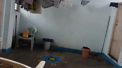 O homem deu aos membros do vídeo caseiro da tigresa apertado buraco anal loira