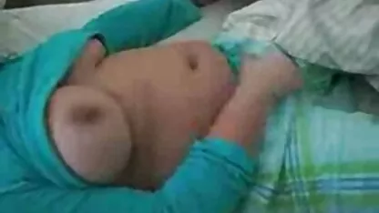 Sexo com bela bibliotecário caiu na net video caseiro