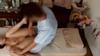 Lasciva puta com óculos videos caseiro brasileiro andorinhas latejante pau em sua boca