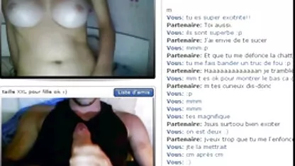 Incrível morena em meias brancas x videos de sexo caseiro mostra doce vagina na câmera