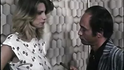 Bela loira vagina apreciando os lábios e os dedos de um ente querido pornô caseiro real