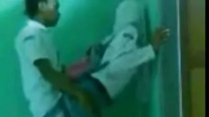 Dear bela nua quente dedilhado buraco no vídeo pornô caseiro com mulher casada quarto