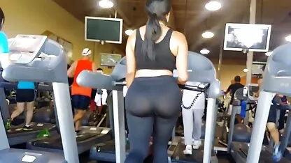 mulher japonesa de cabelos xxx caseiro amador arenosos se amontoando na frente da câmera
