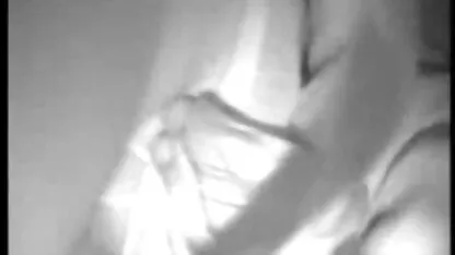 Mulheres video caseiro de casadas querendo saltar sobre o pênis e geme duro