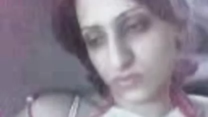 Eu uso a câmera e ligo a fita de sexo porno feito em casa amador com a mulher de Cabelos Castanhos