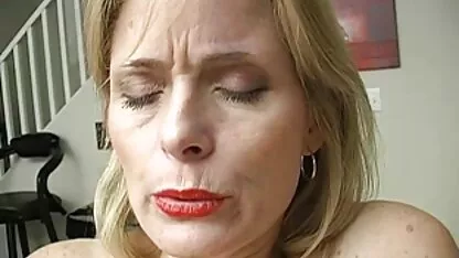 Um pênis que é forte entrar na vagina raspada uma sexo caseiro corno menina russa sem problemas