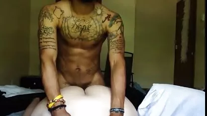 Swingers primeira vez que uma família fode no vídeo caseiro de pornô sofá