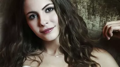 Eles levam uma x videos caseiros mãe sexy no apartamento e a batem na cama juntos