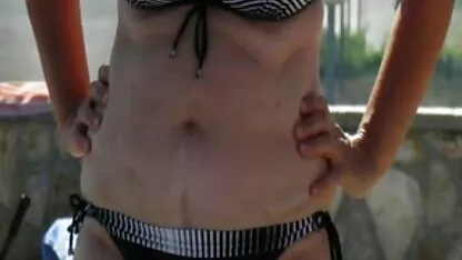 Ele convida bonito de só vídeo pornô caseiro olhos azuis para chupar direito na cozinha