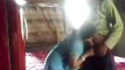 Medo de ver uma vídeo caseiro pornográfico mulher madura em meias e fodido com áspero
