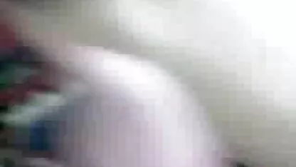 Para o video caseiro troca de casais novo iPhone, uma garota morena que aceita completamente foder com um amigo