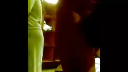 Sexy pornos brasileiros caseiros loira mostra ela curvas para todos os amigos