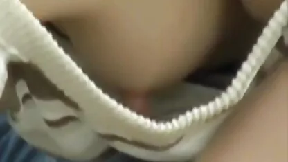 Jovens amantes do sexo em uma rua movimentada videos caseiros reais